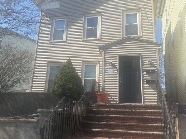 40 Crescent St #1