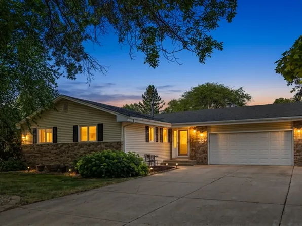 9920 36th Pl N, Plymouth, MN 55441