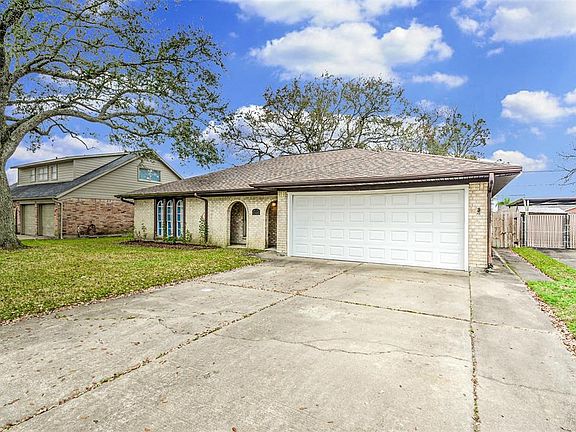 3rd image of 3010 Village Ln