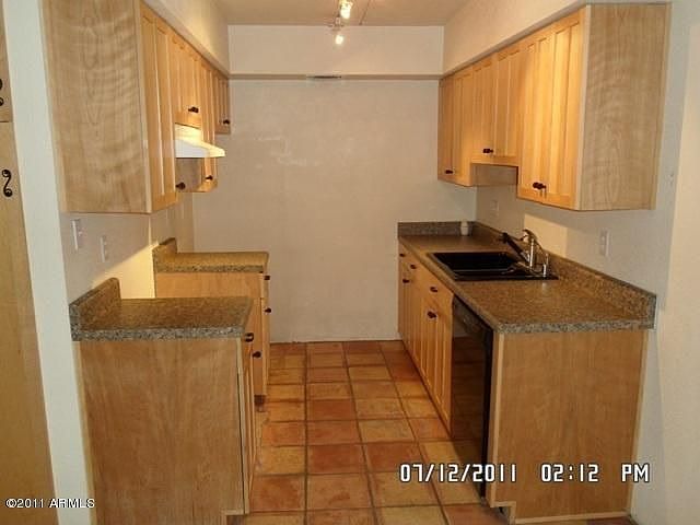 2nd image of 3030 E Clarendon Ave Unit 5