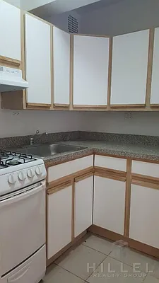 Rented by Hillel Realty Group | media 16