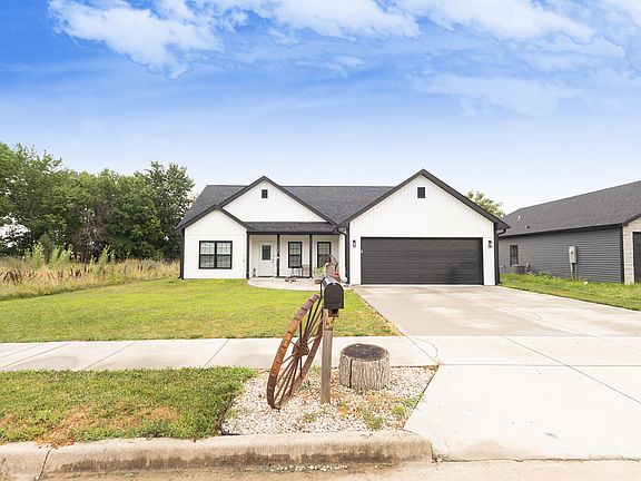 4th image of 1104 Stonebridge Ln