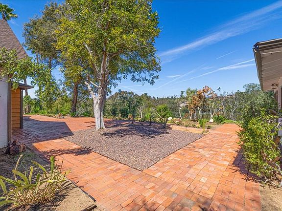4th image of 2980 Los Alisos Dr Unit A