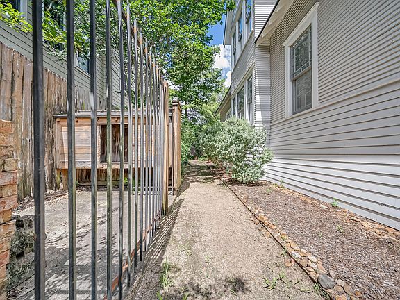 5th image of 2009 Arlington St