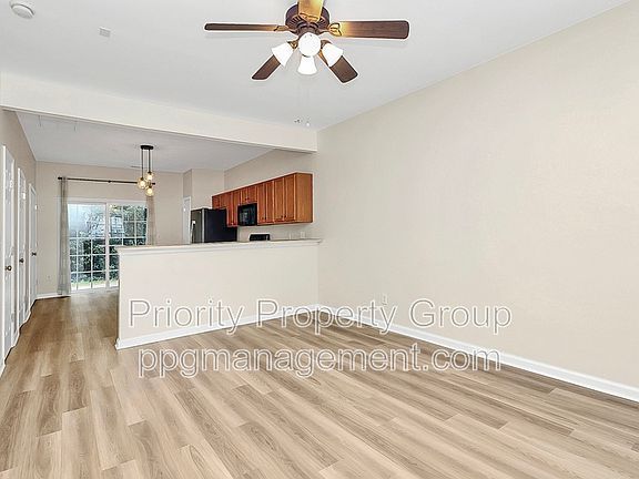 5th image of 3055 Golden Dale Ln #1