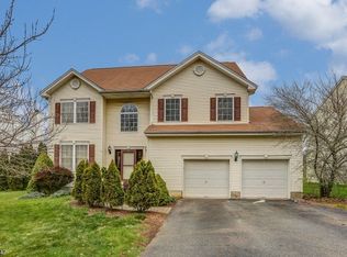 6 Heron Dr, Hackettstown, NJ