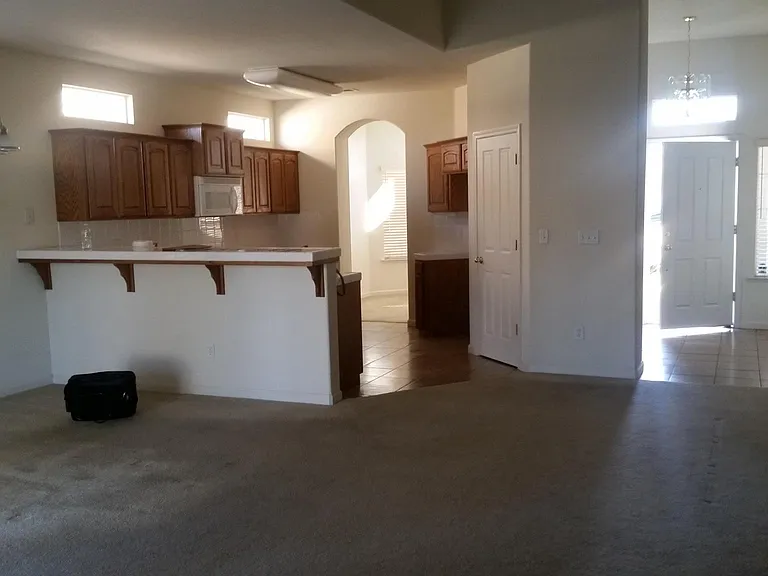 10611 N Tea Party Ln — Photo 3
