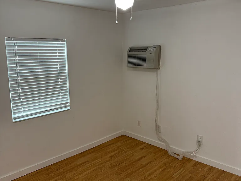 578 NE 64th St #3 — Photo 8