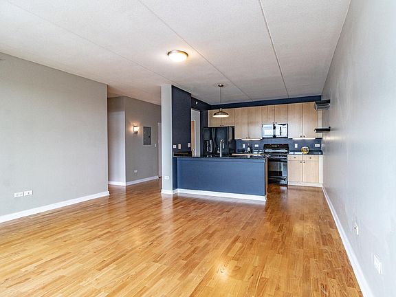5th image of 900 Chicago Ave Unit 615