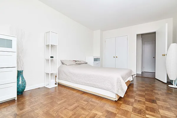 Rented by PocketBroker Inc | media 7