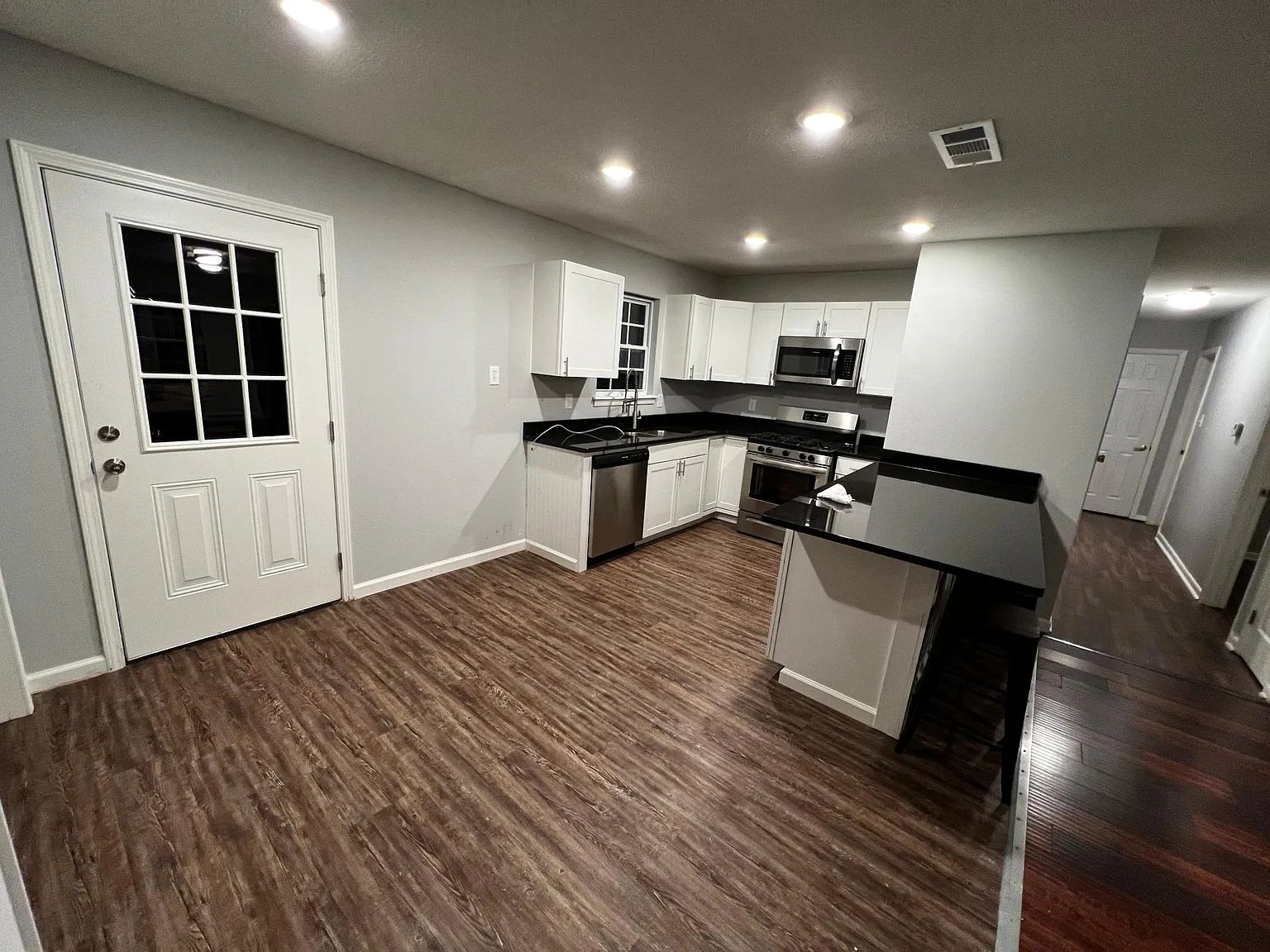 4 bed, 1500 sqft, $1,550 — Photo 3