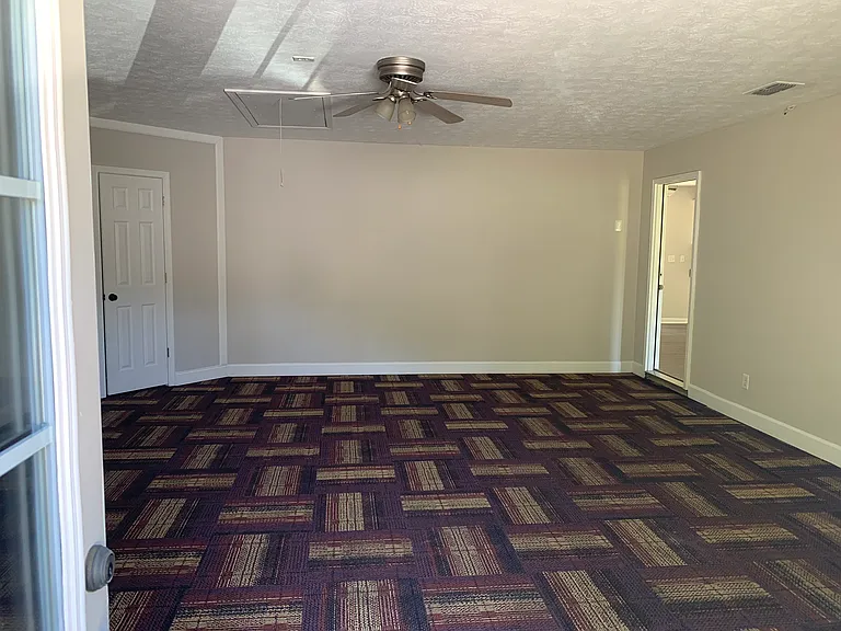118 Clairmont Dr — Photo 1