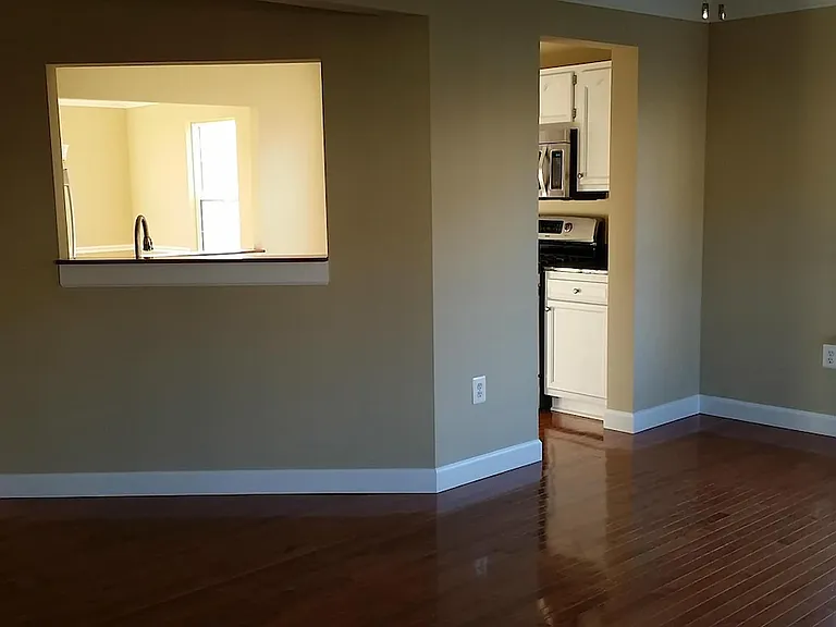 434 Lilac Ter NE — Photo 5