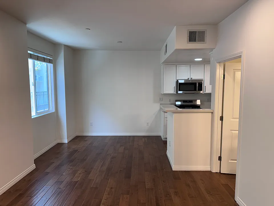 3427 Mentone Ave #4