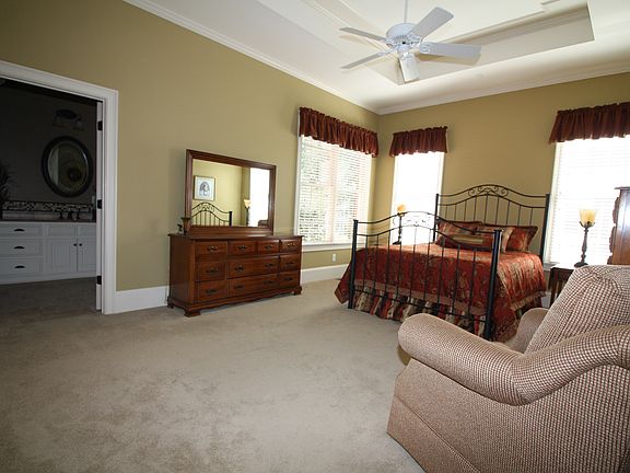 Mstr Bdrm spacious Walk In 