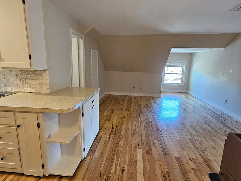 696 Hevey St — Photo 4