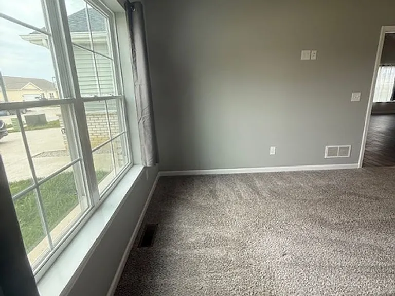 701 Stephanie Ct — Photo 3