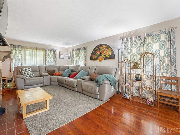 2nd image of 760 Orchard Dr