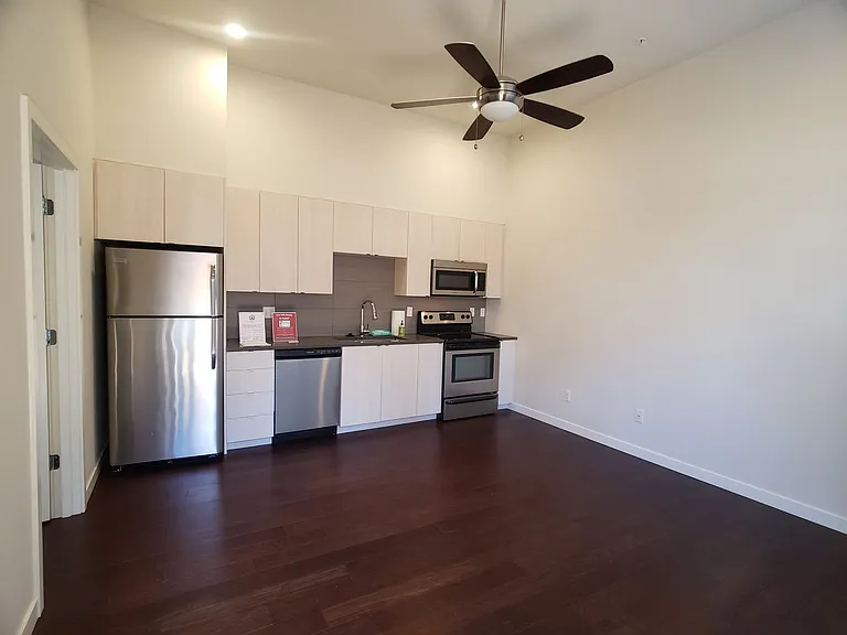 686 SE Spokane St #6 — Photo 18