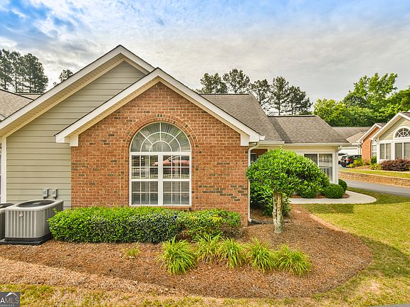 2nd image of 3047 Orchard Ridge Cir