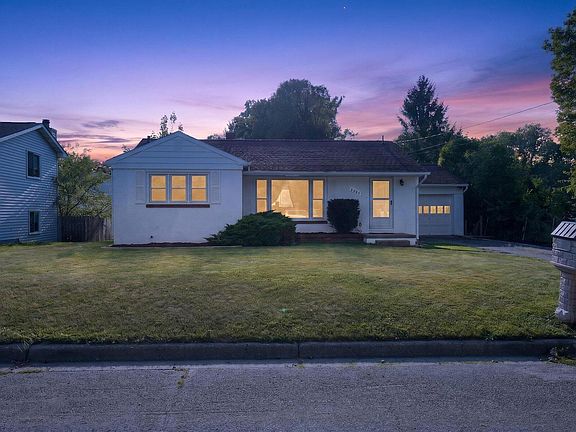 2nd image of 2208 1st St