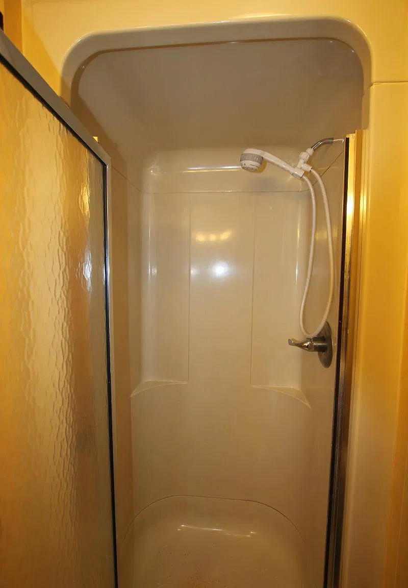 4 bed, 2200 sqft, $3,300 — Photo 4