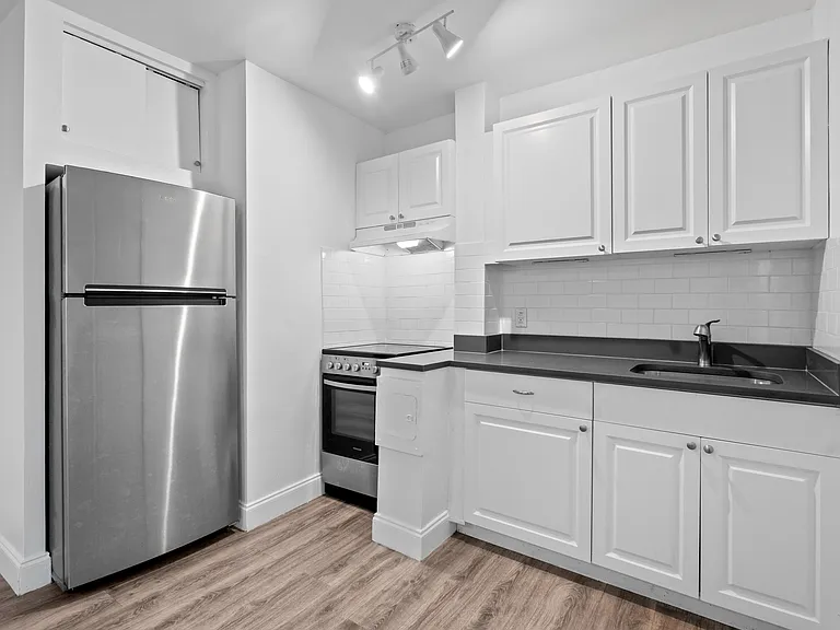 1100 NE 11th Ave #4 — Photo 3