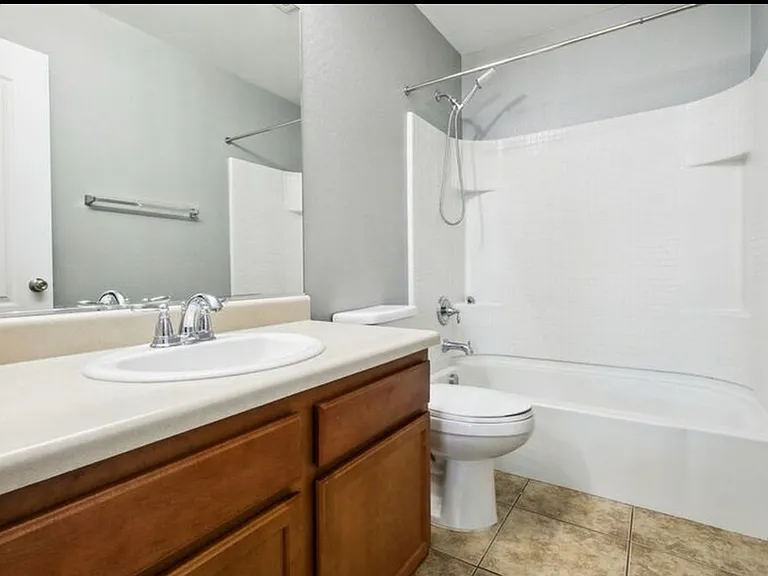 10231 W Raymond St — Photo 11