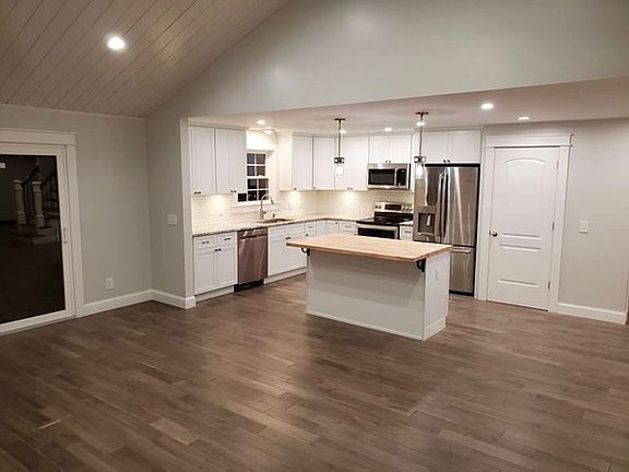 2nd image of 6 Hilltop Dr