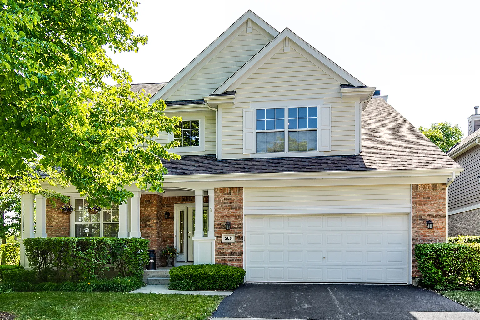 2041 Inverness Dr photo 1