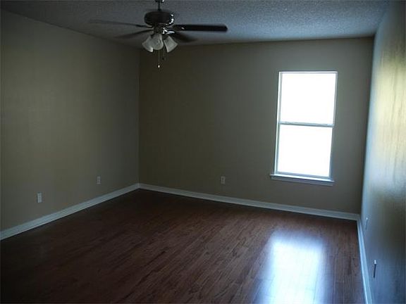 4th image of 1001 Clairise Ct