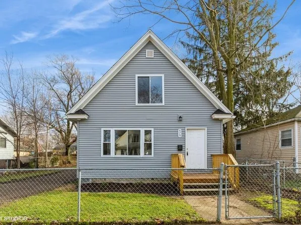 979 Lavette Ave, Benton Harbor, MI 49022
