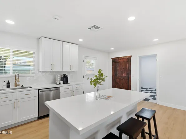 728 N PINE Street, Gilbert, AZ 85233