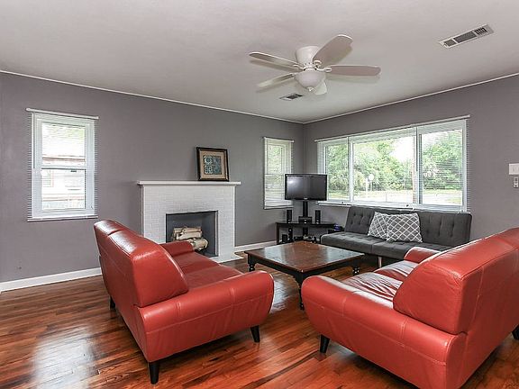 3rd image of 1021 W Government St