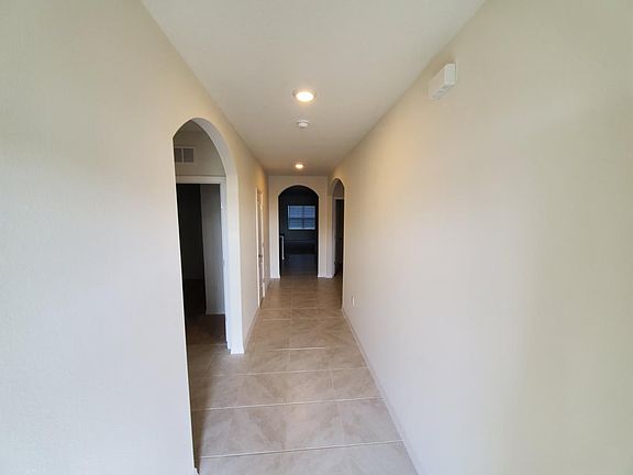 3rd image of 934 Summer Glen Dr