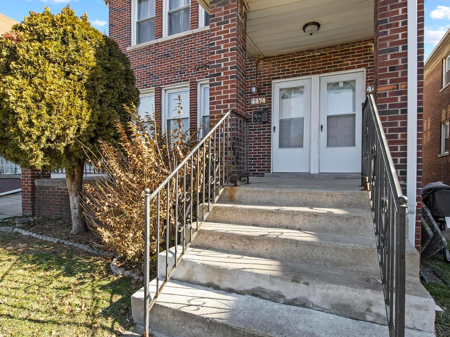 3 bed, 2112 sqft, $1,500 — Photo 2