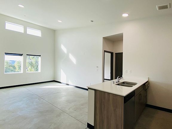 2nd image of 1405 N Wall St #404
