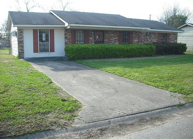 1st image of 233 Oktibbeha St