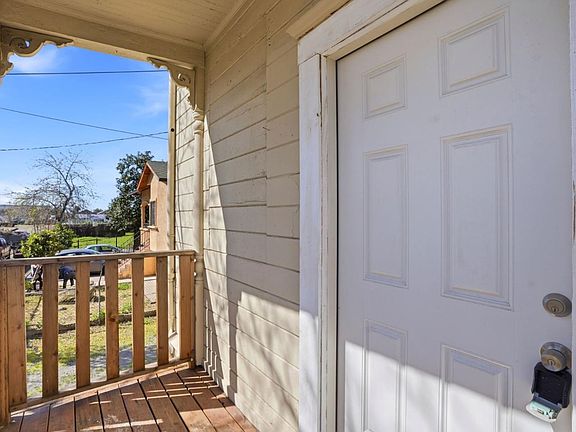 5th image of 345 S Pilgrim St