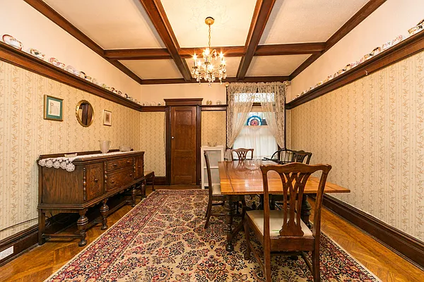 Sold by REMAX Elite | media 12