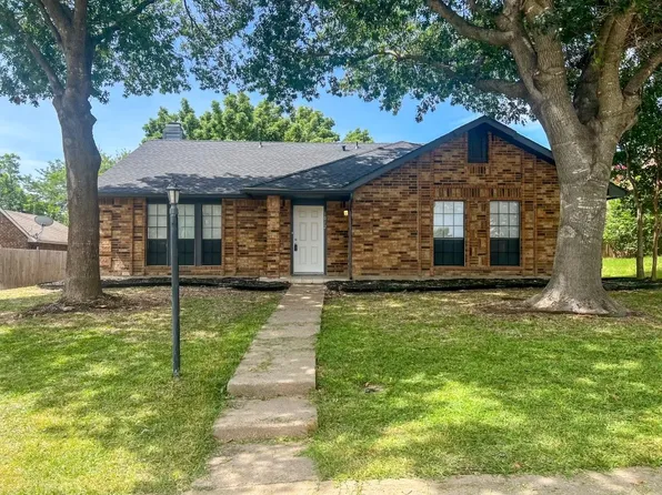 1012 Granite Ln, Desoto, TX 75115
