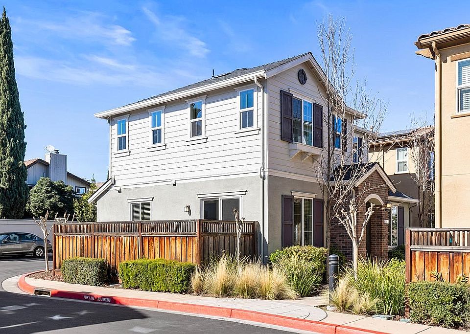 1st image of 148 English Rose Cir