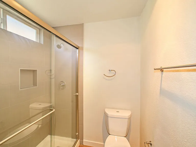 unit on 32nd — Photo 10