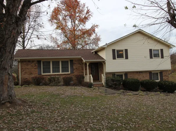 2219 Lambert Dr, Westmoreland, TN 37186