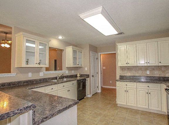 3rd image of 1190 Ackerman Dr