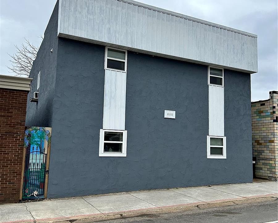 1st image of 506 W Washington St