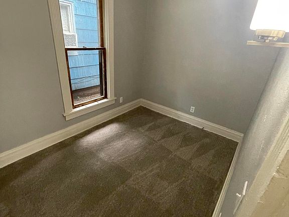 3rd image of 533 Spencer St