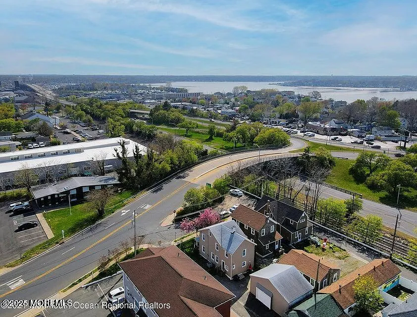 3 bed, 1310 sqft, $2,350 — Photo 4