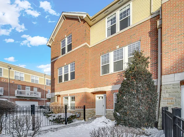 243 N West St #302, Wheaton, IL 60187