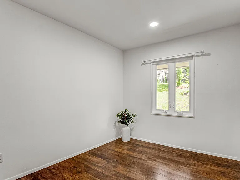 6323 Howe Pl — Photo 16